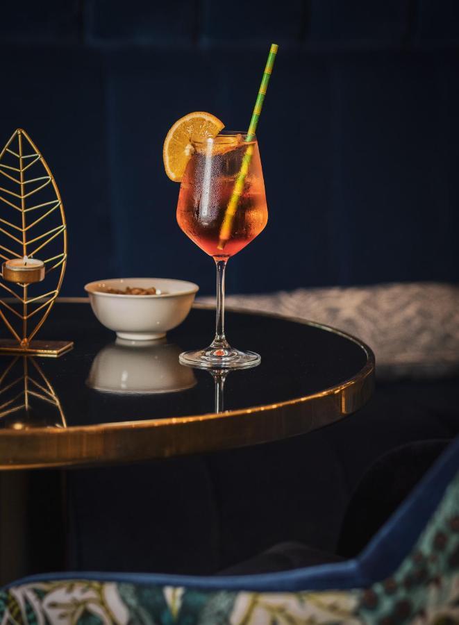 Golden Tulip Lyon Ouest Techlid Hotel & Spa Limonest Εξωτερικό φωτογραφία