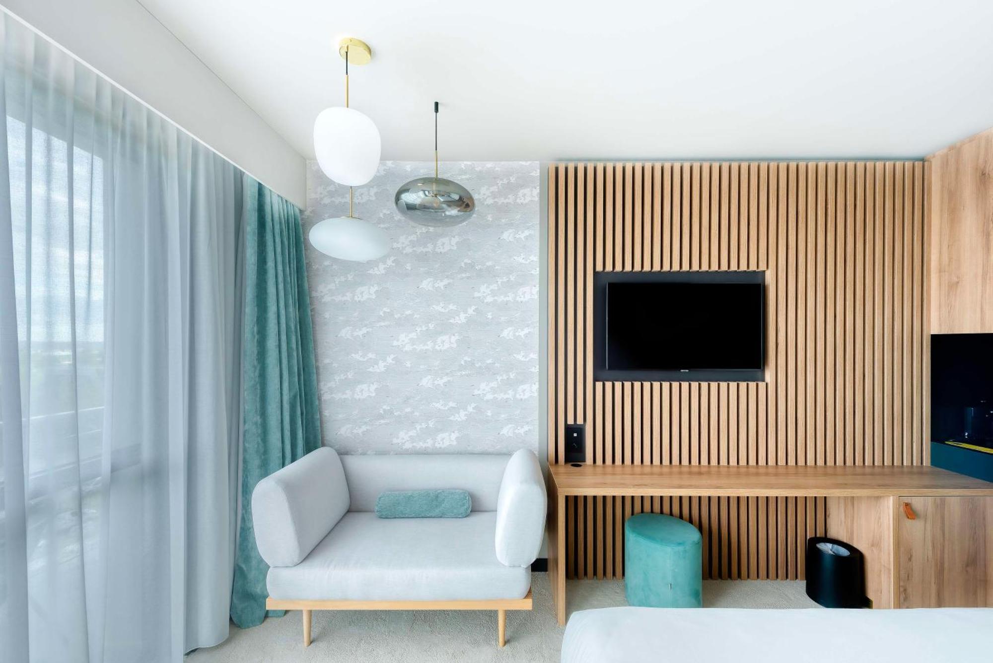 Golden Tulip Lyon Ouest Techlid Hotel & Spa Limonest Εξωτερικό φωτογραφία