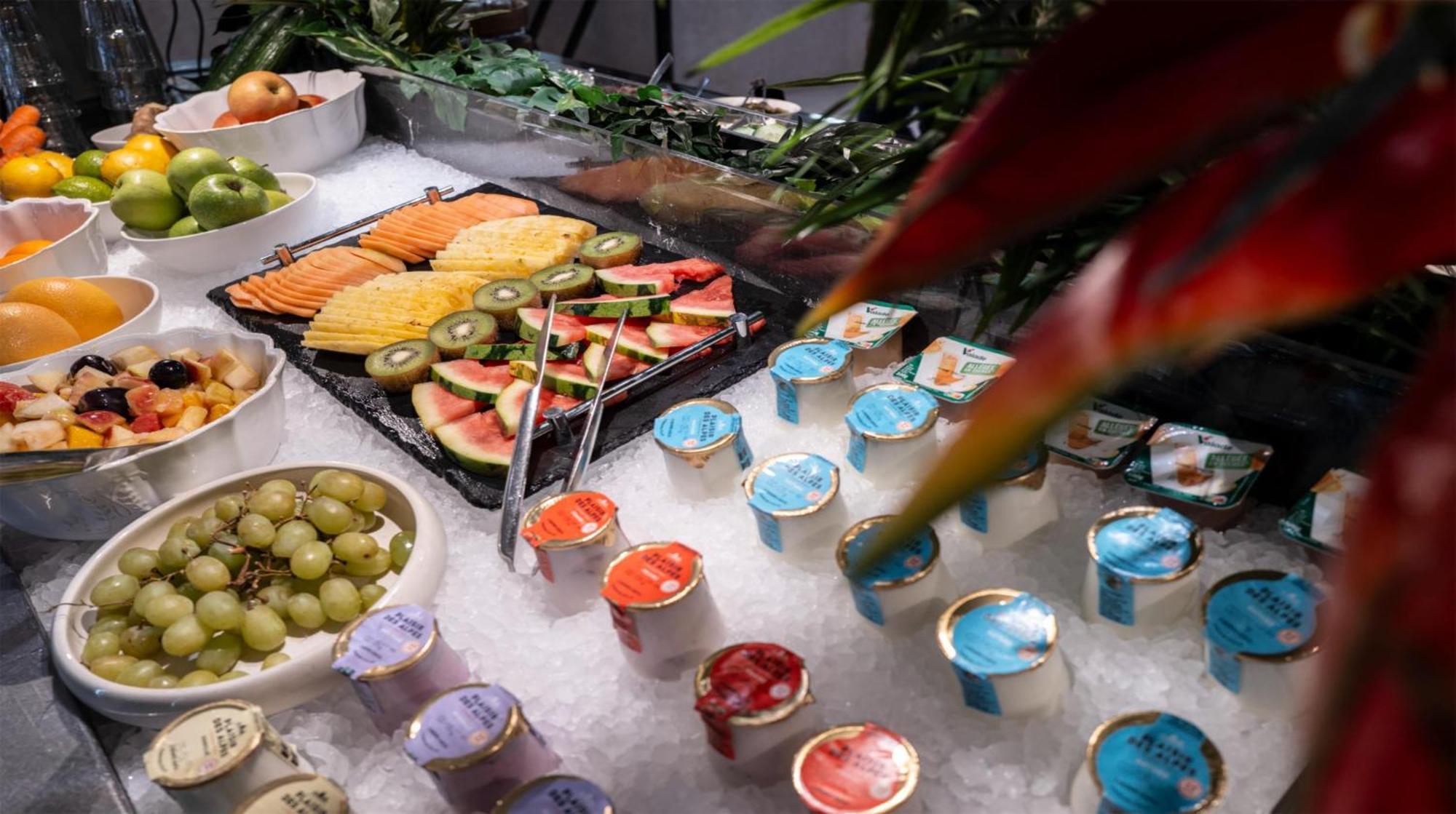 Golden Tulip Lyon Ouest Techlid Hotel & Spa Limonest Εξωτερικό φωτογραφία